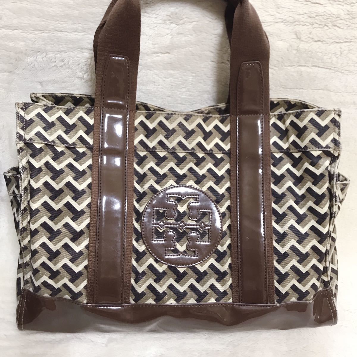 TORY BURCH 総柄 トートバッグ エナメル キャンバス 切り替え 茶色 トリーバーチ_画像2