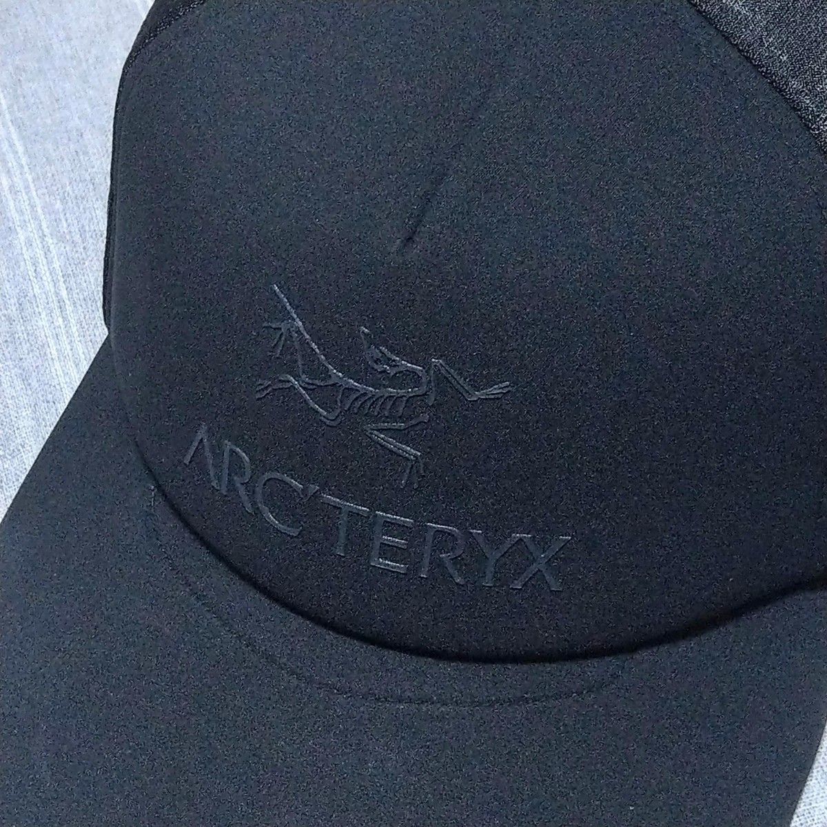 アークテリクス メッシュキャップ ブラック 黒色 Logo Trucker Flat 帽子 フラット ストレート ランニング