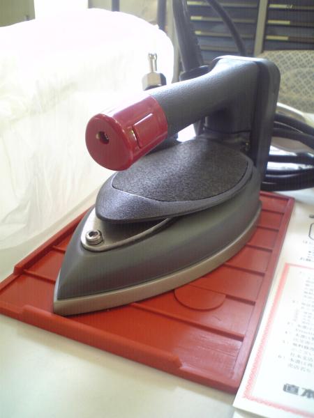 100%正規品 【ナオモト ハイスチームアイロン(滴下式) HYS-520 直本