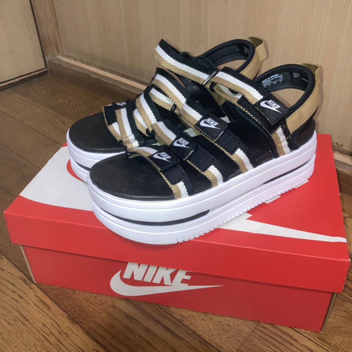 NIKE ICON CLASSIC　SANDAL　ナイキ　アイコン　クラシック　ウイメンズ　厚底サンダル　DH0223　8　26ｃｍ　中古　美品_画像1