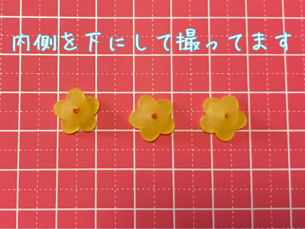 チャーム パーツ ハンドメイド 花 花びら 花弁 カラフル 穴あり ビーズキャップ 2色 花座 5弁 ビビット 