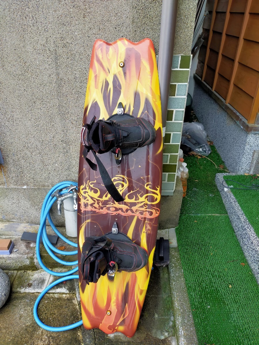 ウェイクボード WAKEBOARD ビンディング付き約1360cm_画像1