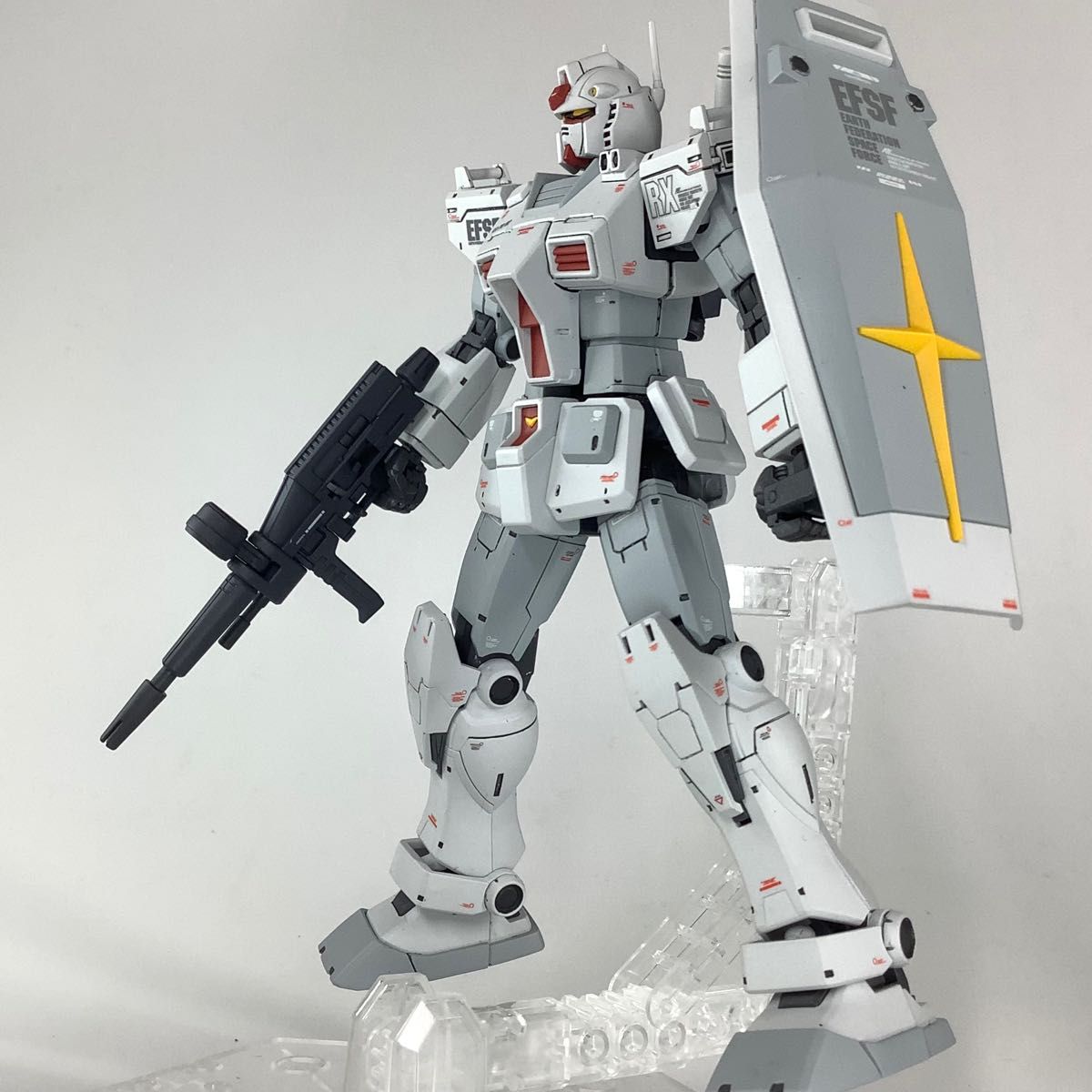 プレミアムバンダイ限定 HG RX-78-2 ガンダム【ロールアウトカラー】塗装済完成品