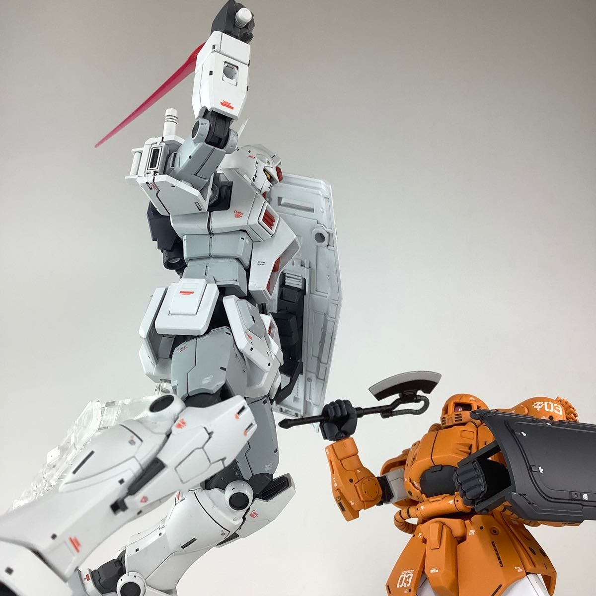 プレミアムバンダイ限定 HG RX-78-2 ガンダム【ロールアウトカラー】塗装済完成品