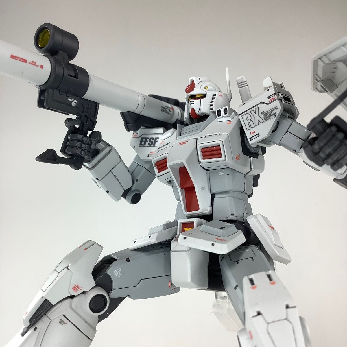 プレミアムバンダイ限定 HG RX-78-2 ガンダム【ロールアウトカラー】塗装済完成品