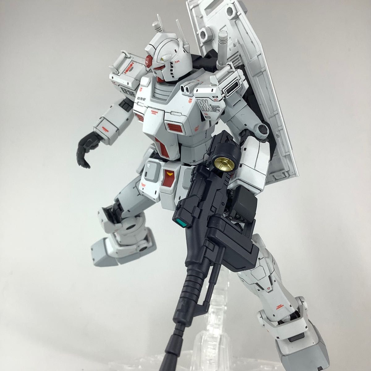 プレミアムバンダイ限定 HG RX-78-2 ガンダム【ロールアウトカラー】塗装済完成品