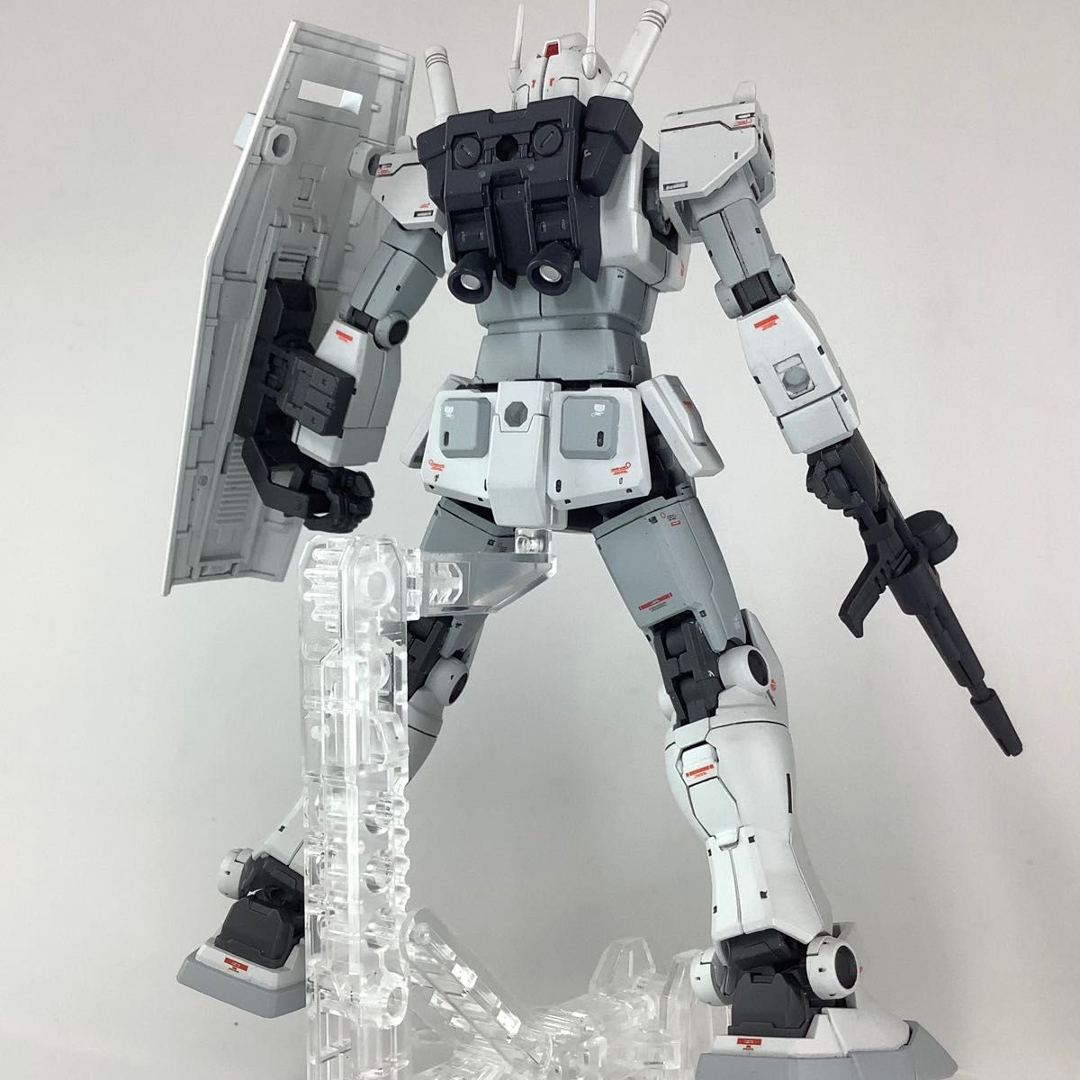 プレミアムバンダイ限定 HG RX-78-2 ガンダム【ロールアウトカラー】塗装済完成品