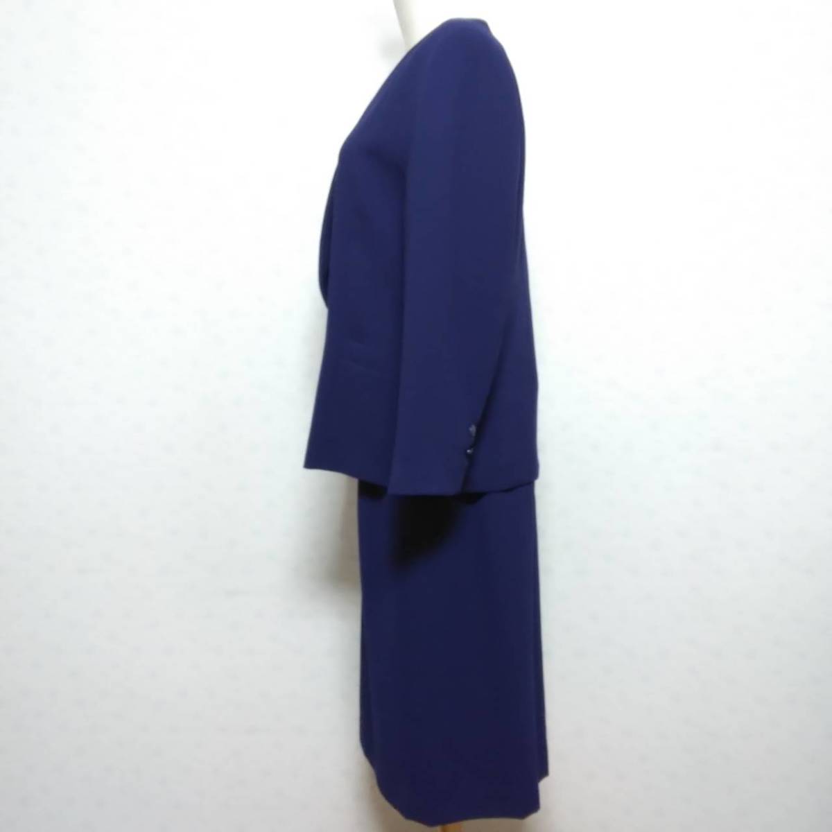 439 良品 NEU FRAU スーツ ブレザー スカート ブルー系 サイズ13 Vネック ポリエステル100% 日本製 ベーシック 入学式 お祝い レディース_画像2