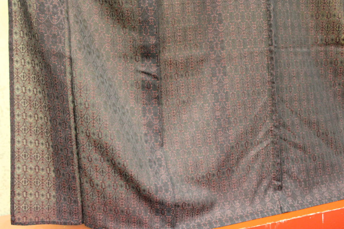 きもの今昔５５２７ 単衣のきもの 広衿セブセ付き仕立 画像で解るように透かしの織です、極小のラメ入り 身丈１５３ｃｍの画像4