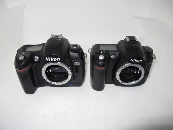 テレビで話題】 ニコン 【デジタル一眼2台まとめ売り】Nikon D70・D50