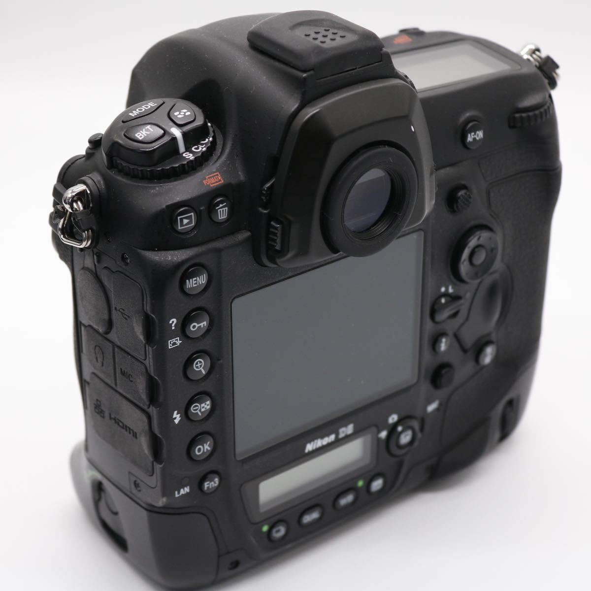 在庫僅少】 ショット数29800回!Nikon (XQD-Type) D5 デジタル一眼レフ