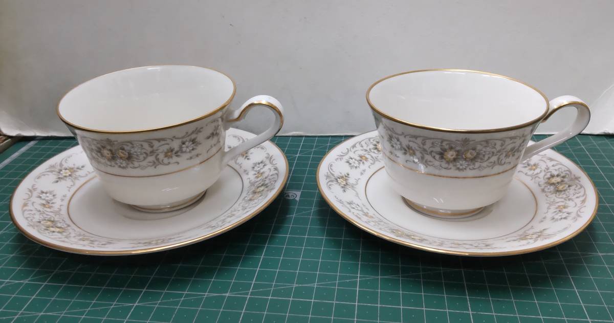 Noritake Ivory China ノリタケ アイボリーチャイナ カップ ＆ ソーサー 花柄 金彩 月桂樹 N印 1960年代 カップ＆ソーサー●H2830_画像1