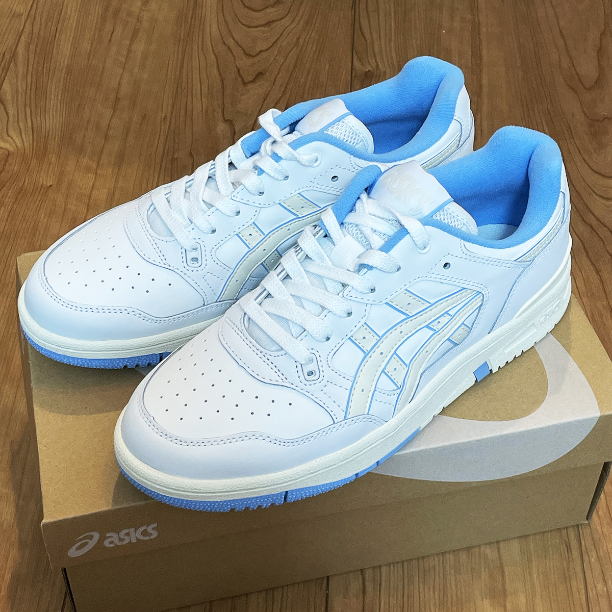 新品　EX89 26 ホワイト　クリーム　ライトブルー レザー　ASICS　アシックス　1201A476.110 オーソライトインソール　US8　水色