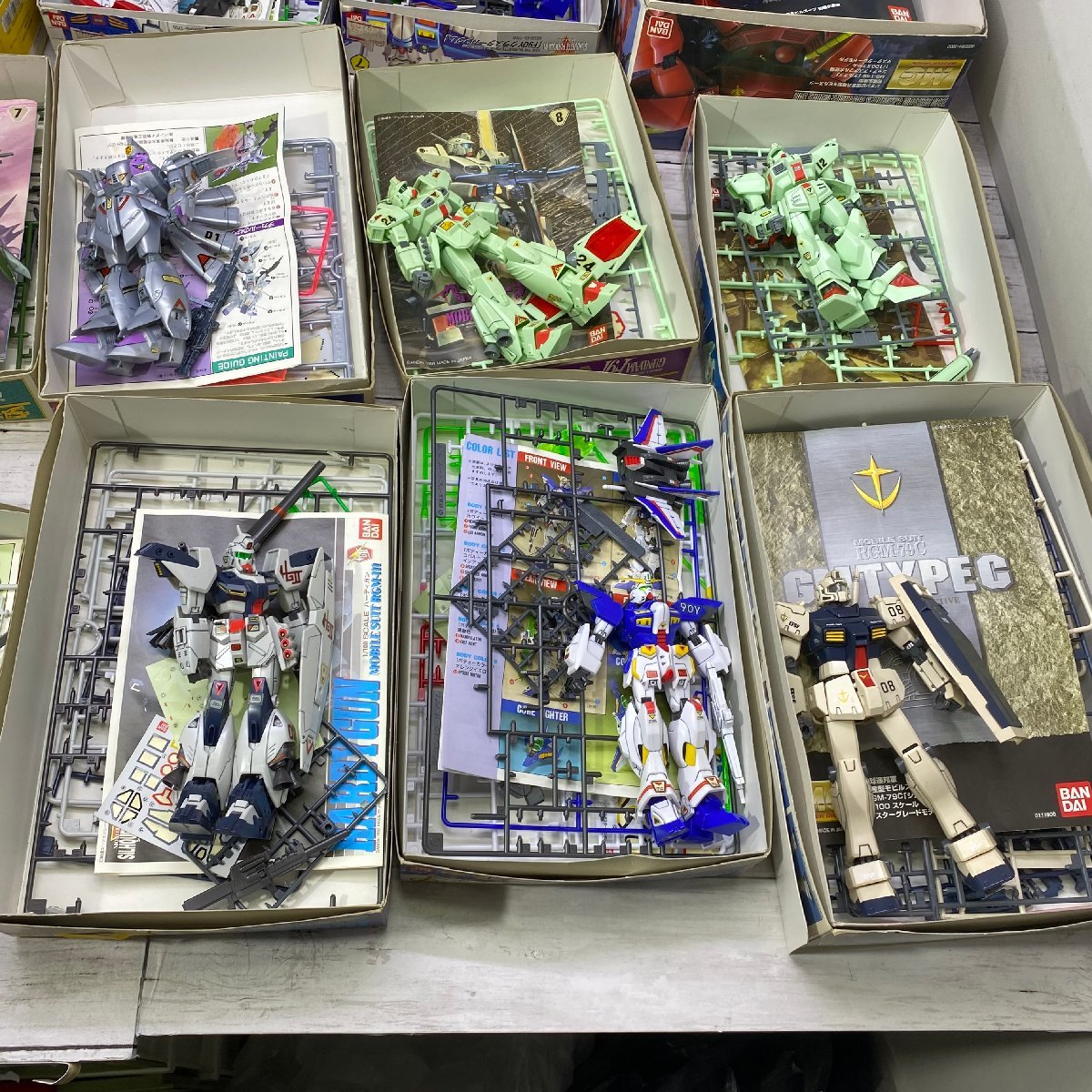 √OG√ バンダイ ガンプラ 完成品 まとめ 箱あり 中古品 ジャンク 現状品 １８体 ガンプラ大量 √Z-230833