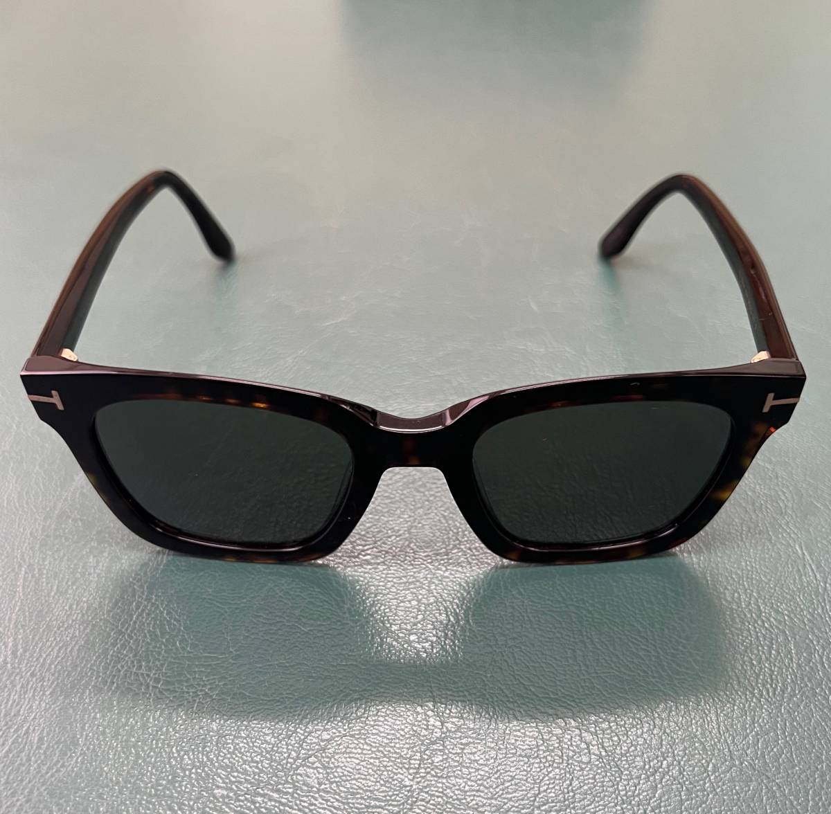 美品 TOM FORD トムフォード ウェリントンサングラス TF803 K 美品 TOM FORD トムフォード ウェリントンサングラス TF803 K