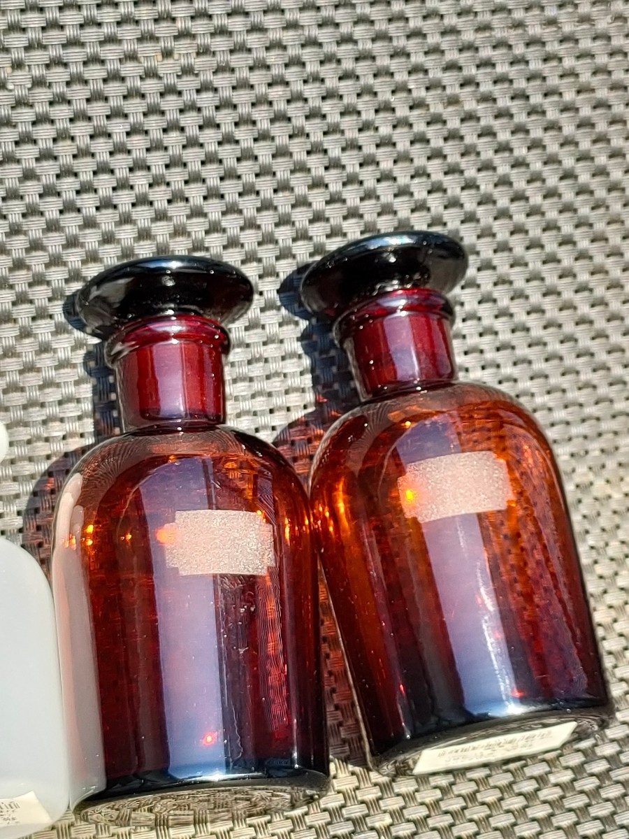 レトロ ガラス瓶 蓋付 薬瓶 6本セット ヴィンテージ レトロ ガラス瓶 蓋付 薬瓶 6本セット ヴィンテージ
