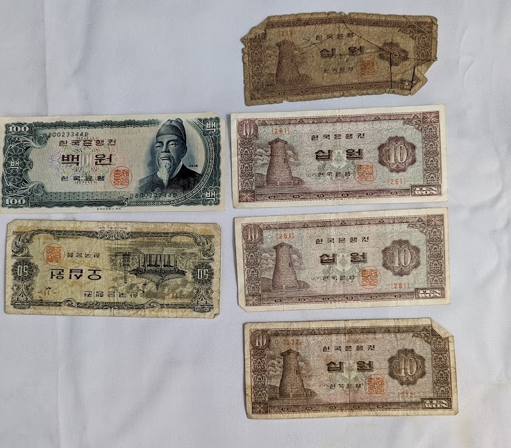 古紙幣 韓国 100ウオン1枚 50ウオン1枚 10ウオン 4枚おまとめ の商品 