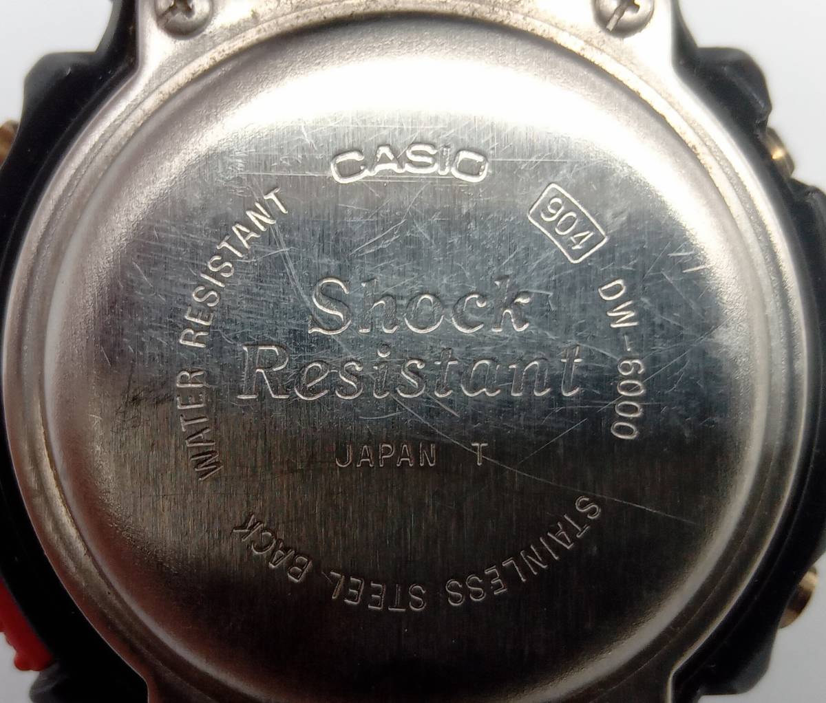 ジャンク 動作未確認 CASIO G-SHOCK DW-6000 メンズ腕時計 クォーツ ケース割れ 遊革無し 文字盤劣化_画像4