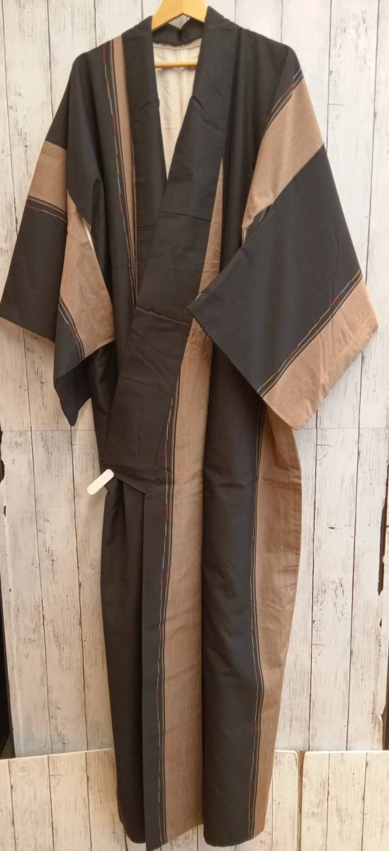 上品なスタイル 黒×茶 粋 大きめ 紬 縞 和服 和装 女性用 その他
