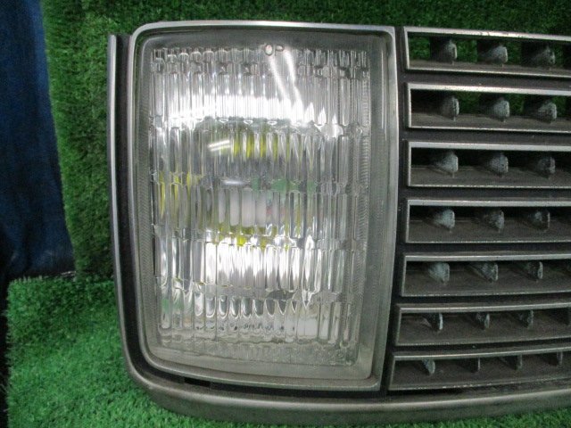 330097*E-MS137/ Crown [ original ] radiator grill * plating * foglamp * old car rare * emblem *