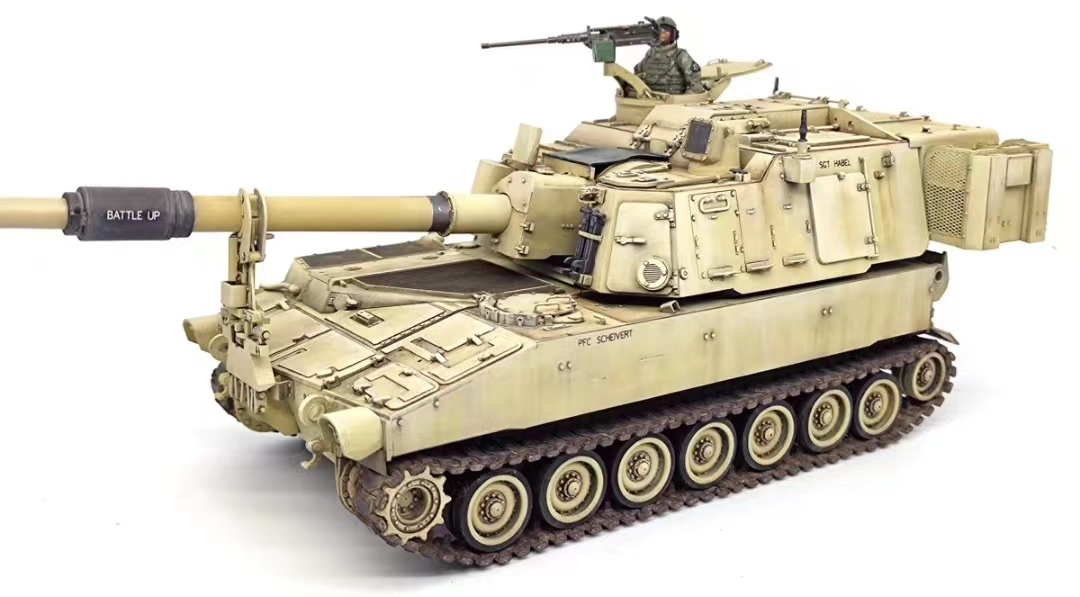 アメリカ陸軍 1/35 M109A6 パラディン自走榴弾砲 塗装済完成品 _画像4