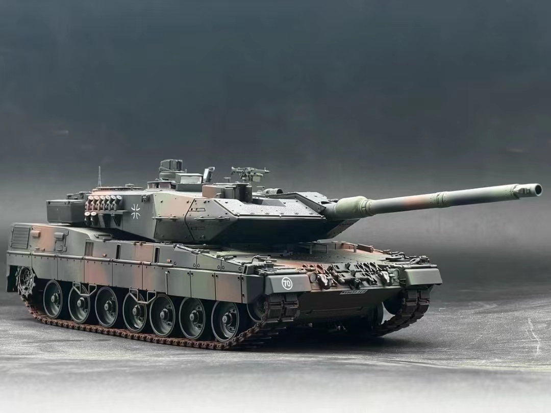 ドイツ連邦軍 1/35スケール レオパルト2A7 主力戦車 塗装済完成品