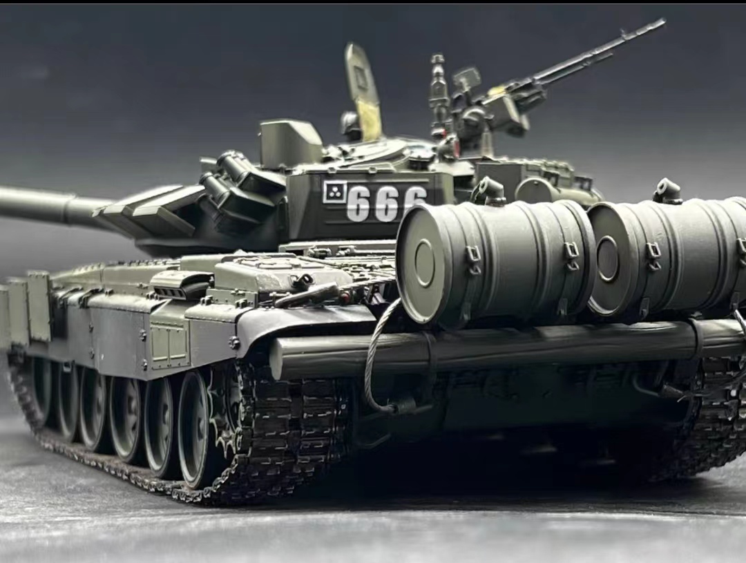  Russia ream . army 1/35 scale T72B main battle tank painted final product 