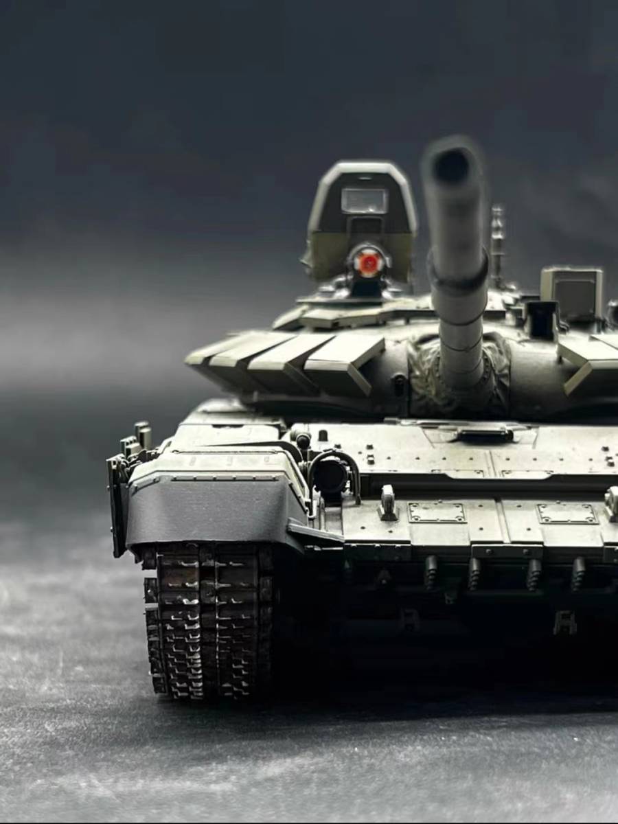  Russia ream . army 1/35 scale T72B main battle tank painted final product 