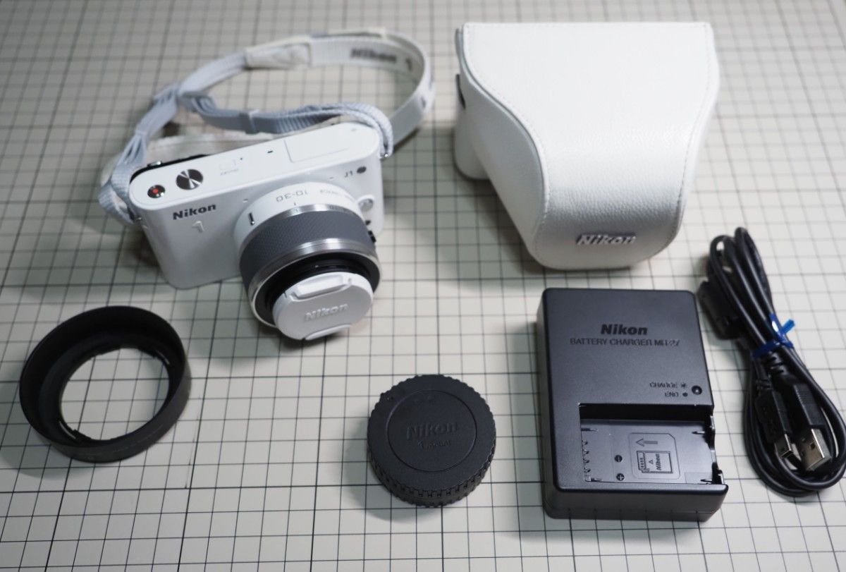 ニコン Nikon 1 J1　レンズ交換式アドバンストカメラ 1 NIKKOR VR 10-30mm f3.5-5.6 ホワイト
