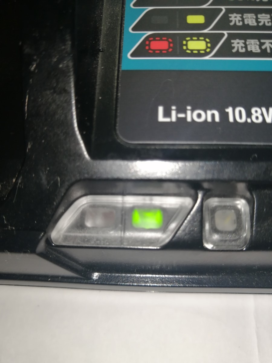 makita マキタ 充電器 Li-ion 10.8V DC10SA 急速充電器 バッテリー充電器 動作OK_画像3