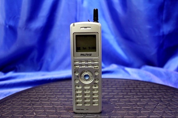5台入荷 IWATSU/岩通 携帯型 デジタルコードレス電話機 MUJO4（DC-PS7)+充電台+バッテリー一式　38452Y　　_画像2