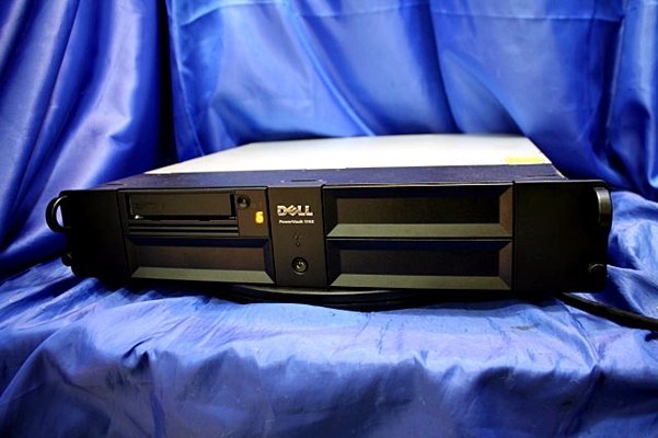 現状品 DELL PowerVault 114X テープオートローダ テープライブラリ L7 /LTO7搭載 　45949Y