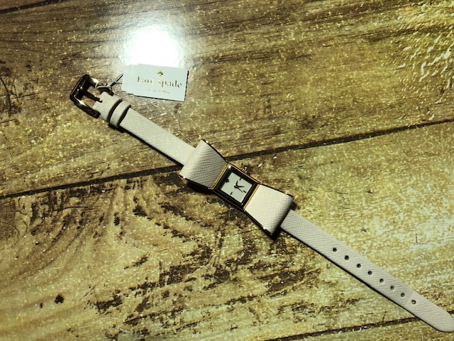 未使用 新品同様 Kate spade ケイトスペード KSWB0898 リボン ベージュ×ゴールドカラー 純正革ベルト クオーツ レディース 腕時計