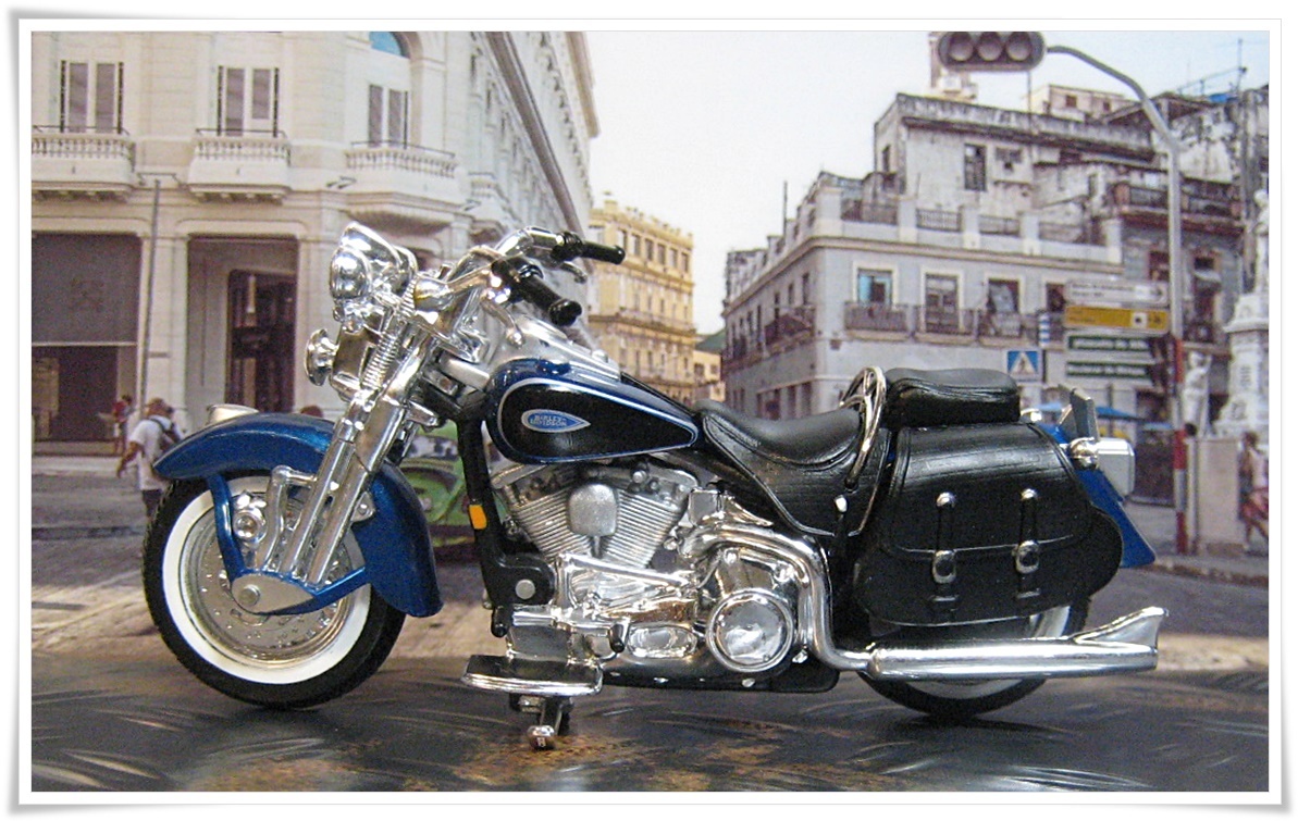 密！ Maisto マイスト 1/24 Harley 2001 FLSTS HERITAGE SPRINGER ハーレー ツーリング ヘリテイジ スプリンガー 青メタ バイク オートバイ_画像1