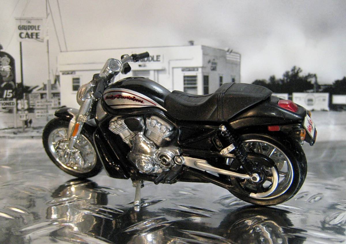 クール！ 1/24 maisto マイスト V-ROD Harley ハーレー 2006 VRSCR Street Rod ストリート ロッド ブラック 黒 バイク 本体のみ_画像7