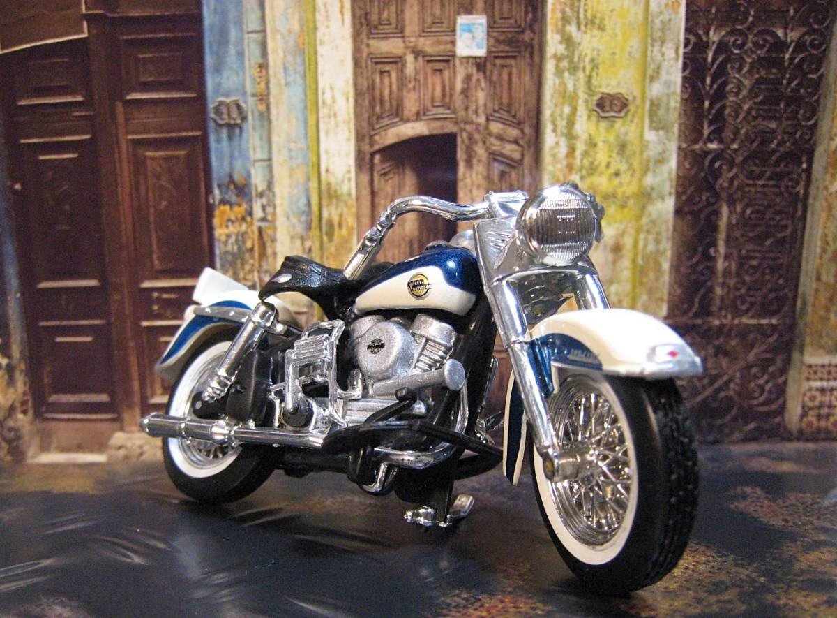 Maisto マイスト 1/24 Harley-Davidson ハーレー ダビッドソン 1958 FLH DuoGlide デュオグライド 青/白 レトロ クラシック バイク_画像9