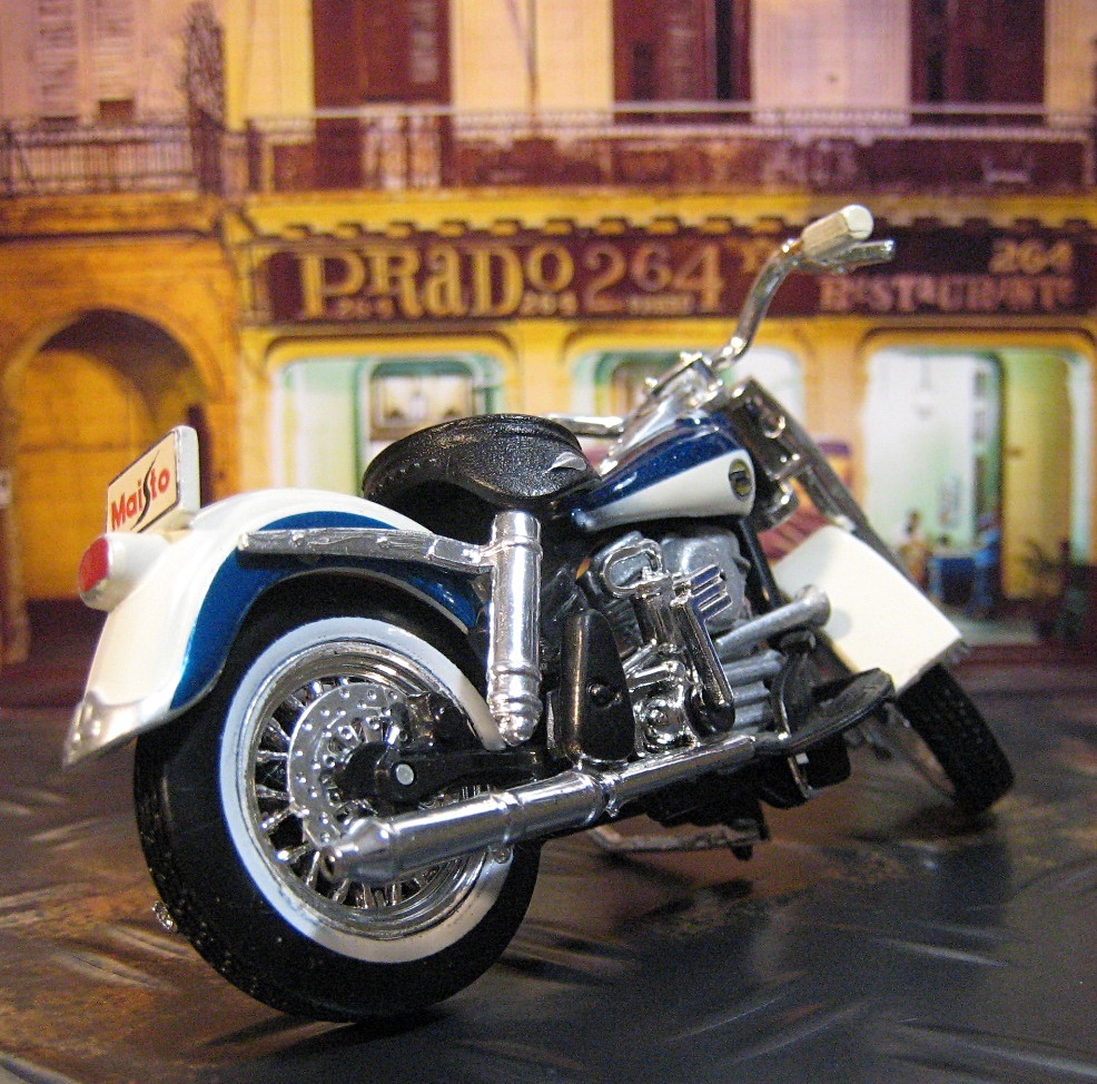 Maisto マイスト 1/24 Harley-Davidson ハーレー ダビッドソン 1958 FLH DuoGlide デュオグライド 青/白 レトロ クラシック バイク_画像7