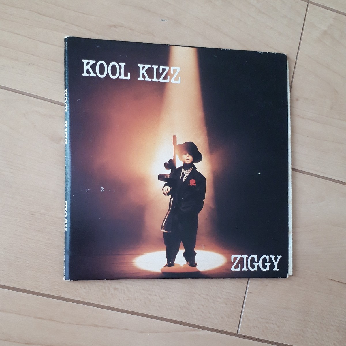 非売品 CD ZIGGY『KOOL KIZZ』/ジギー『クールキッズ』森重樹一/4THアルバム/DON'T STOP BELIEVING/戸城憲夫/PASSION REDのおまえを抱いて_画像1