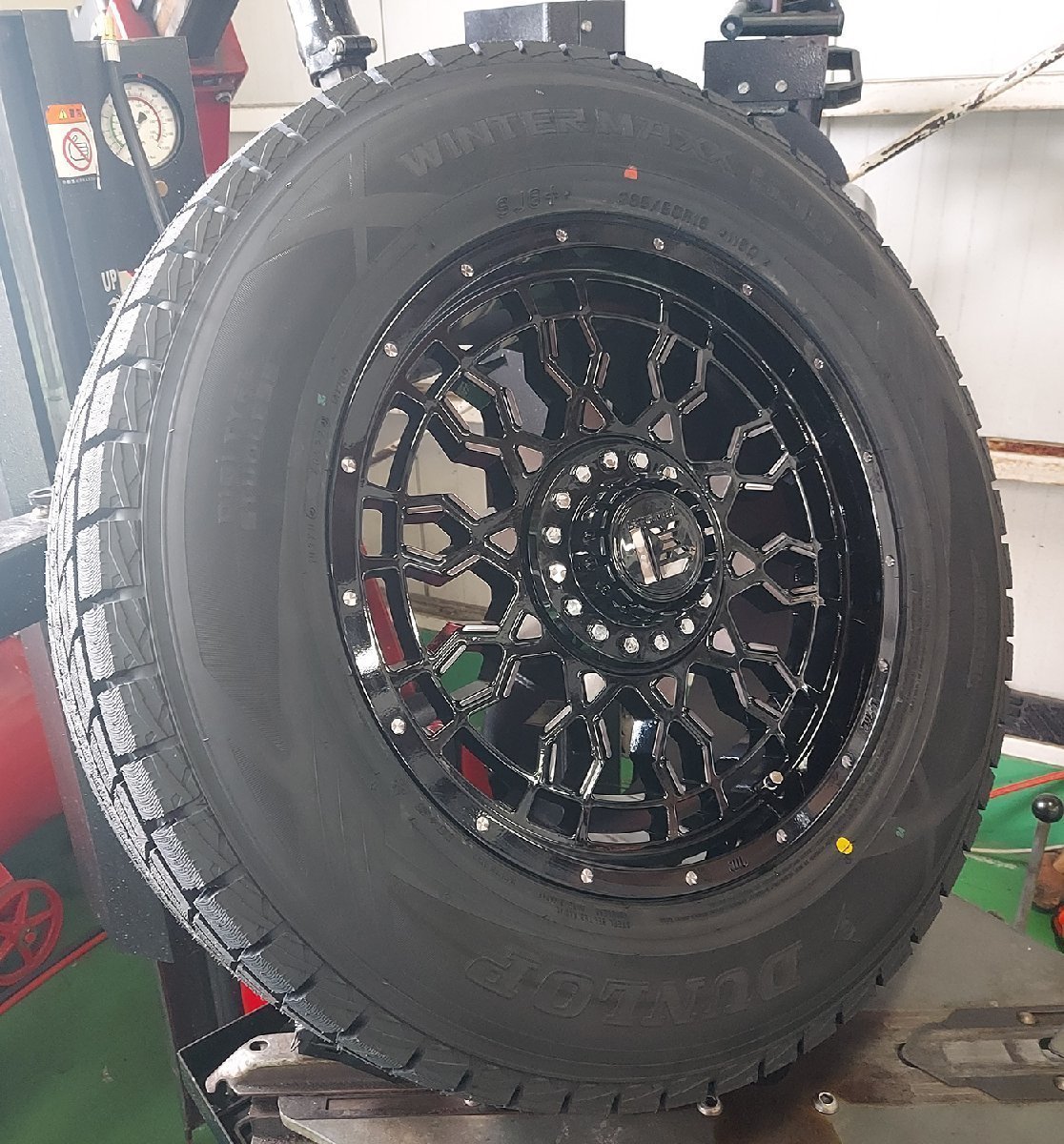 国産スタッドレス LEXXEL PreDator JL JK ラングラー グランドチェロキー ダンロップ winter MAXX SJ8+ 265/65R18 265/60R18_画像4