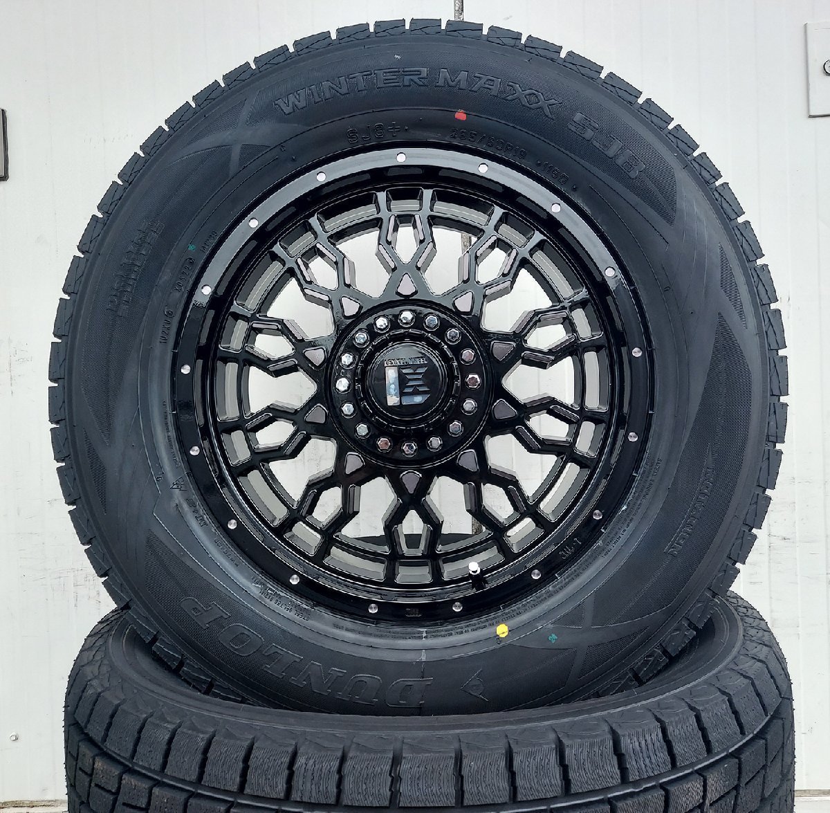 国産スタッドレス LEXXEL PreDator プラド ハイラックス FJ パジェロ ダンロップ winter MAXX SJ8+ 265/70R17 265/65R17 275/65R17_画像2