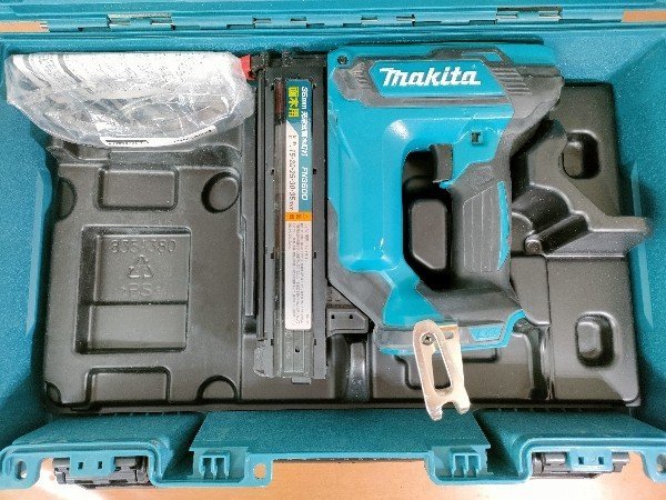 マキタ(makita) FN350DZK(本体・ケース付/バッテリ・充電器別売) 35mm充電式面木釘打機 動作確認済みです