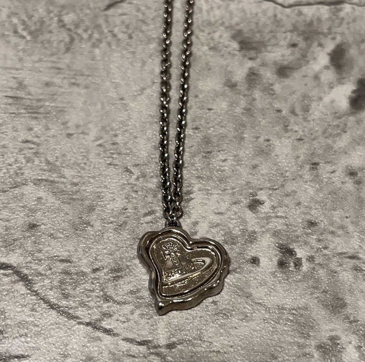 希少 美品 Vivienne Westwood ハート シルバー ネックレス 希少 美品 Vivienne Westwood ハート シルバー ネックレス