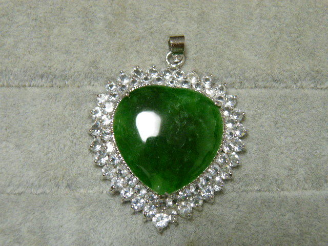 92074. jade .. green color stone unused 