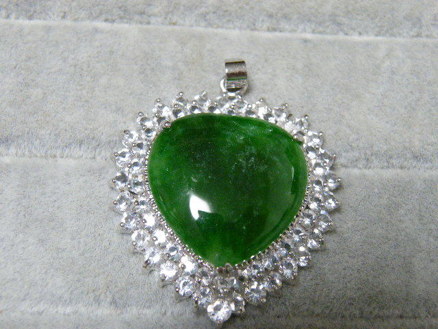 92074. jade .. green color stone unused 