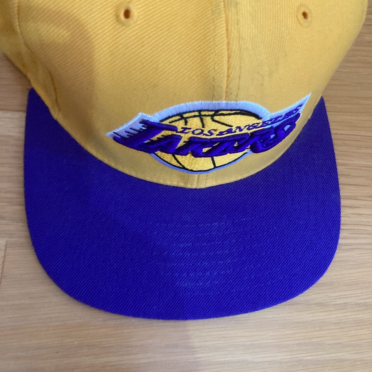 Mitchell & Ness レイカーズ サイズフリー カラーイエローパープル ミッチェルアンドネス Lakers NEW ERA ニューエラ キャップ NBA_画像3