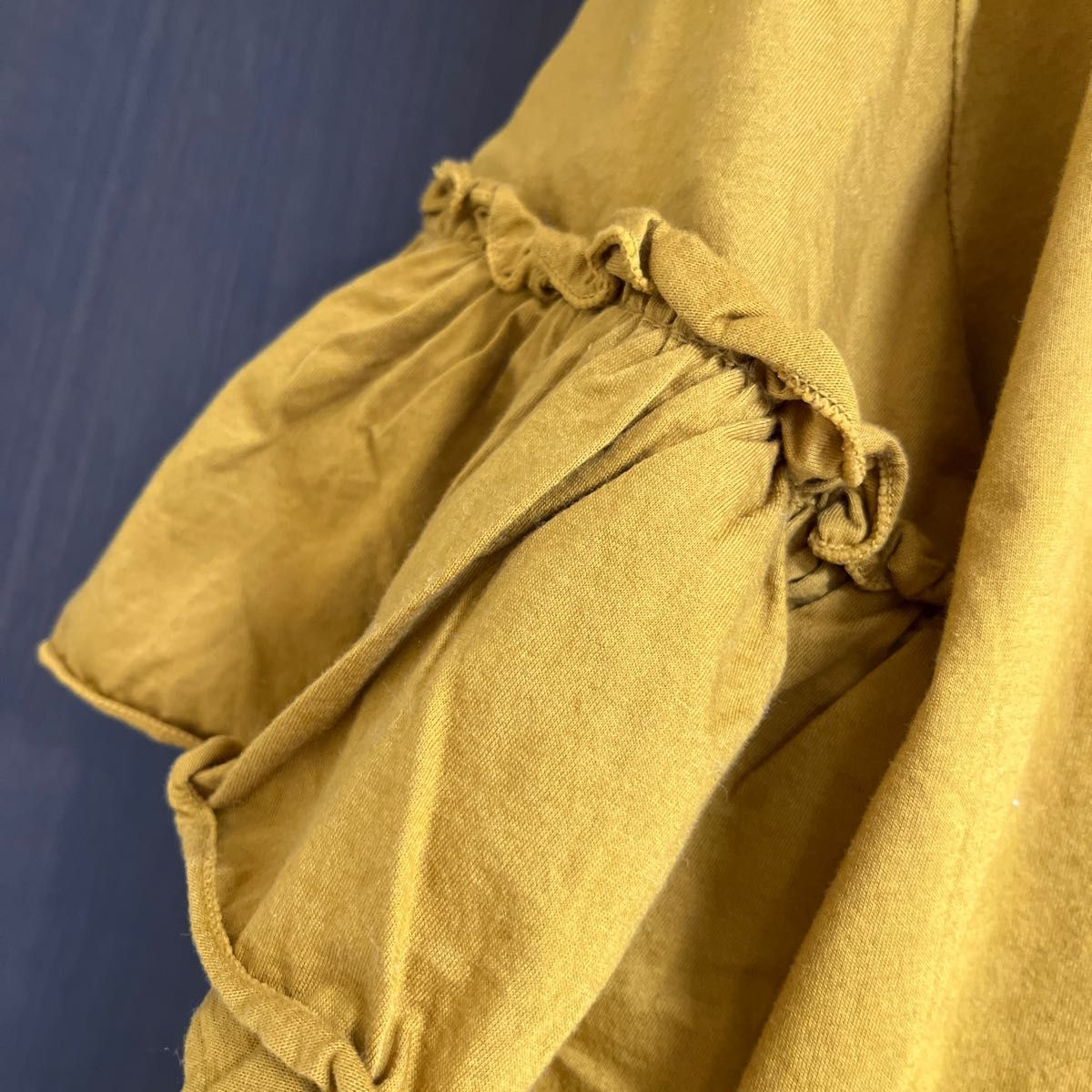 黄土色 フリル袖のカットソー  M