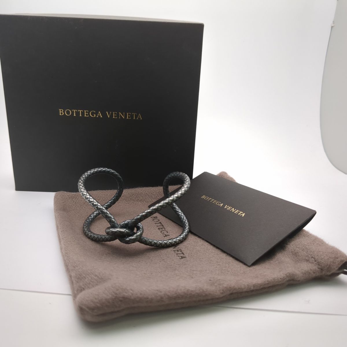 人気アイテム BOTTEGA VENETA ボッテガウ゛ェネタ バングル イントレ