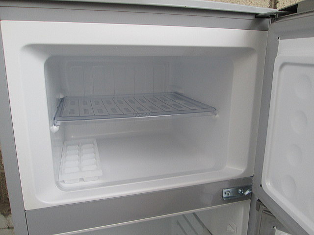 【中古】直冷式冷蔵庫 118L シャープ SJ-H12W-S 2014年製 2ドア冷蔵庫 SHARP【配送先が指定地域・直接引取りのみ】_画像3