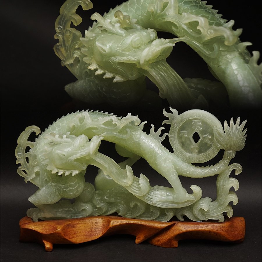 中国古玩 唐物 翡翠玉石 麒麟に如意彫刻 置物 高26，5cm 唐木台付 細密