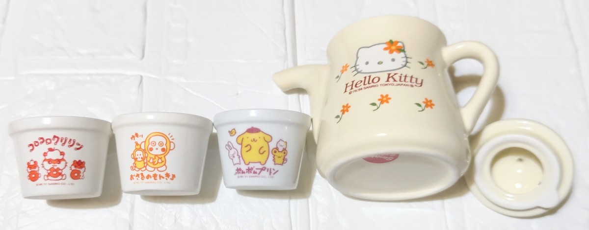サンリオ Hello Kitty キティ 陶器ミニポット 調味料入れ＆サンリオ3キャラクター 陶器 ミニミニカップ3個セット 未使用_画像3